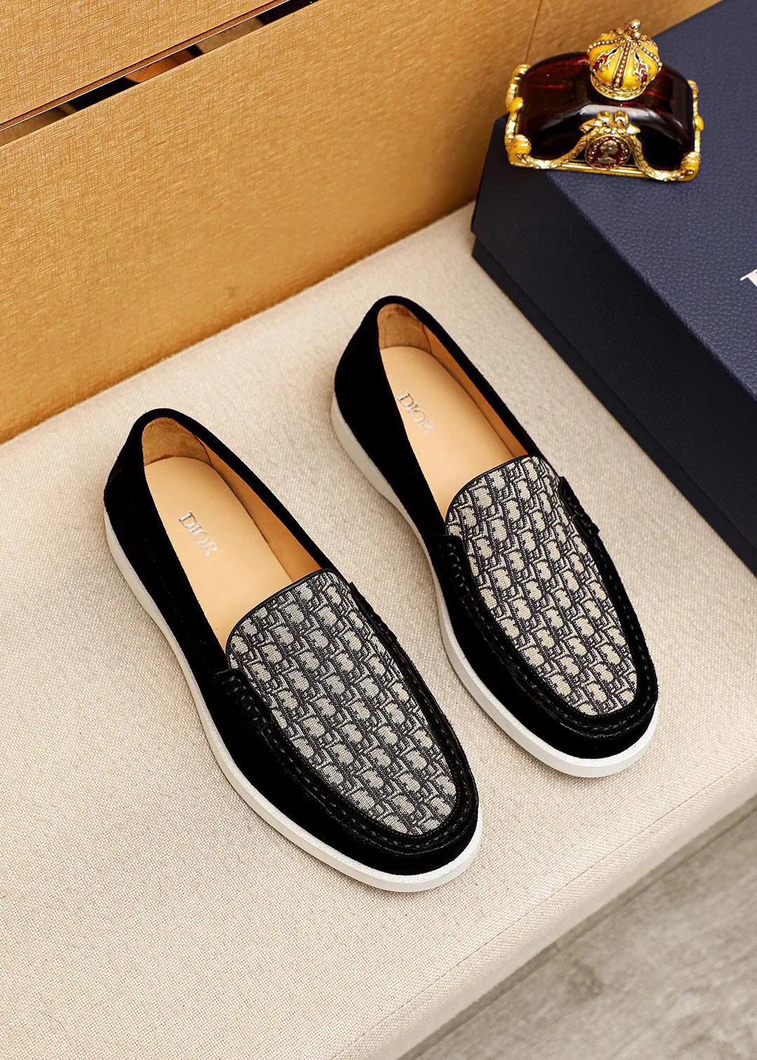 Men's shoes 💰460 💐 Product trademark: Dior "Dior" casual leather shoes Regular size: 38-44 (45.46.47🉑️Customized) Product materials: Selected Italian imported first-layer calfskin upper, imported water-dyed 🐂 cowhide lining. Strong three-dimensional visual effect, rubber outsole Color: 3⃣️colors available